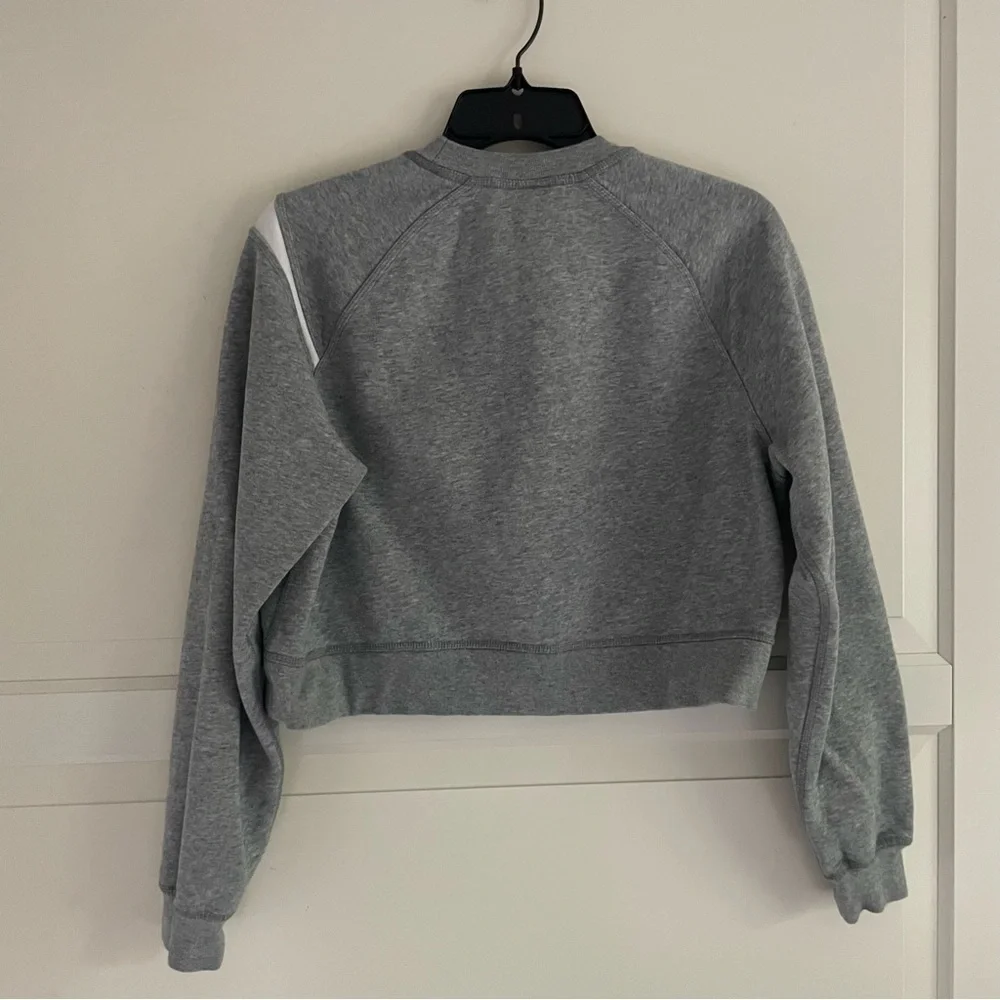Nike Gray Sportswear Swoosh Fleece Crewneck Cropped Sweatshirt 27092